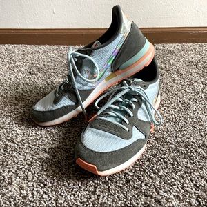 Nike Women’s Internationalist shoes size 9 US